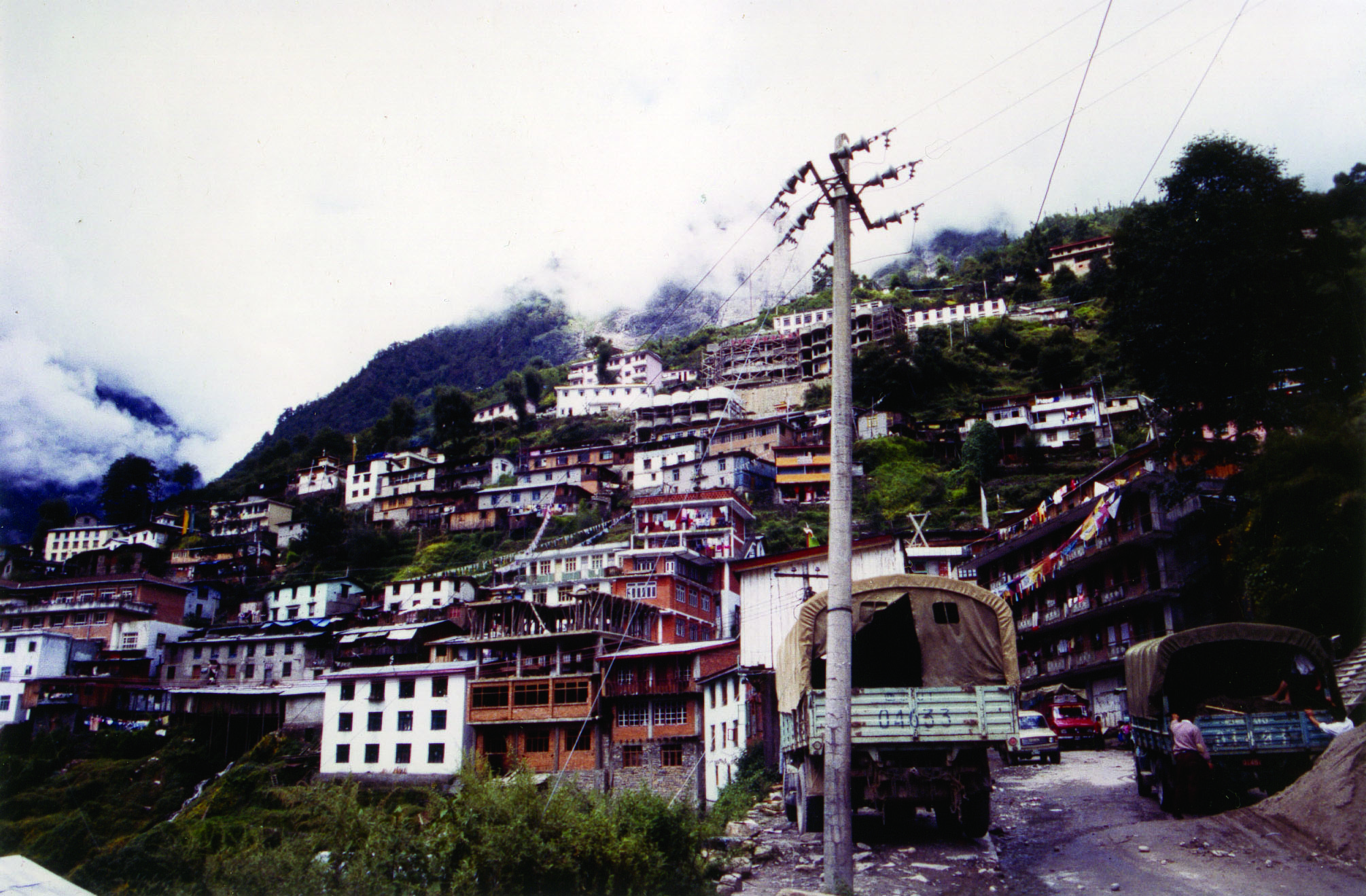 Zhangmu – made it at last. Day 19